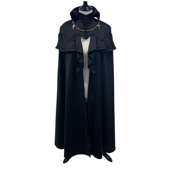 Bodyline Japan Black Cosplay Cape with Chain and Crosses NWT Medium - Picture 1 of 9